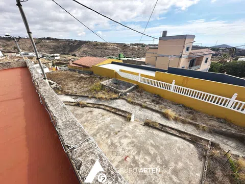 109571004-32